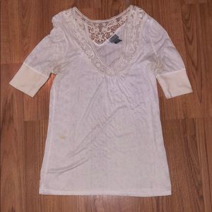 White daytrip shirt size L